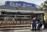 Kirchweihdult  Fischer-Vroni mit Steckerlfisch (Foto:Martin Schmitz)
